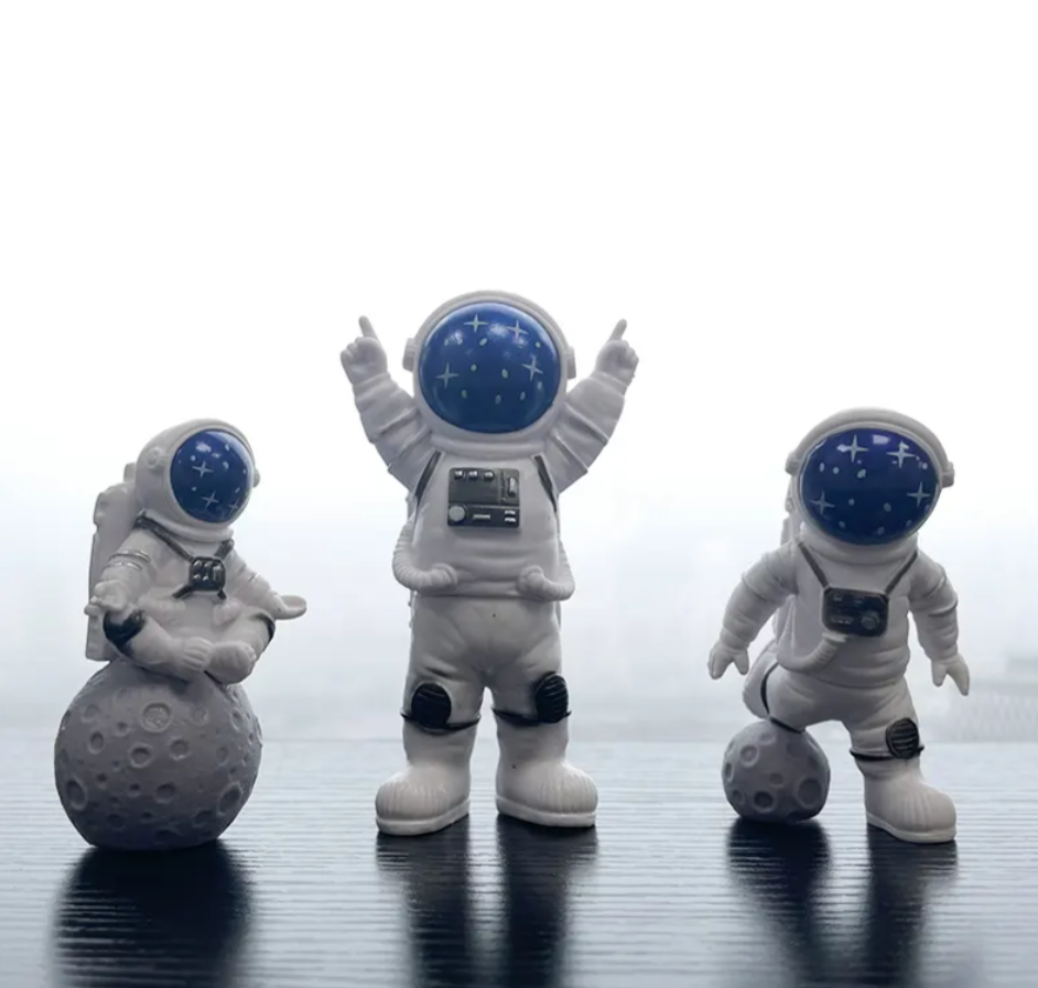 YOURKARTS.COM Astronaut Dashboard Figure, Car Interior Decor, Office Paperweight, Decorative Ornament