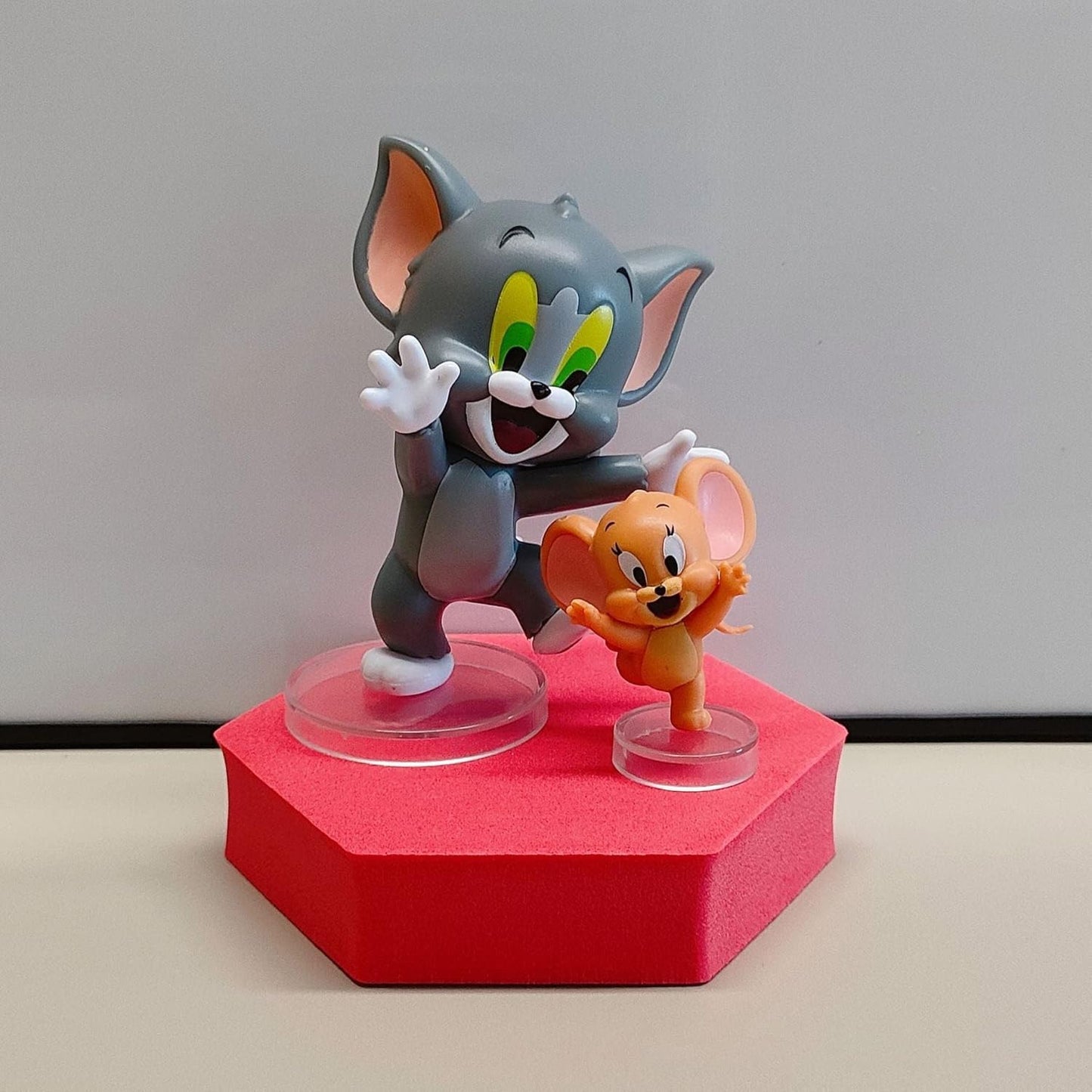 YOURKARTS.COM Car Ornaments with Tom & Jerry Design Figurines 6cm (2, Tom and Jerry Happy)
