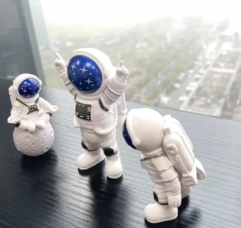 YOURKARTS.COM Astronaut Dashboard Figure, Car Interior Decor, Office Paperweight, Decorative Ornament