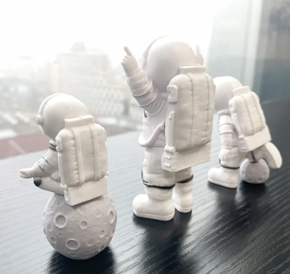 YOURKARTS.COM Astronaut Dashboard Figure, Car Interior Decor, Office Paperweight, Decorative Ornament