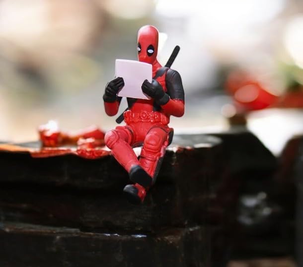 YOURKARTS.COM Deadpool Figurine on Rocking Chair, 18 cm, Red and Black