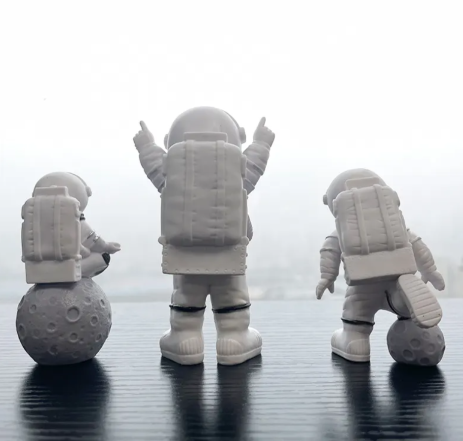 YOURKARTS.COM Astronaut Dashboard Figure, Car Interior Decor, Office Paperweight, Decorative Ornament