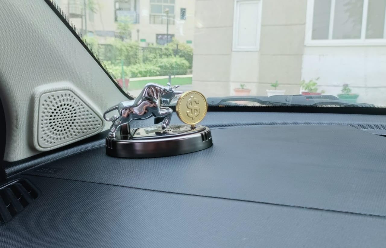 YOURKARTS.COM Bull Design Air Freshner Perfume Solar Power Dashboard Style Decorative