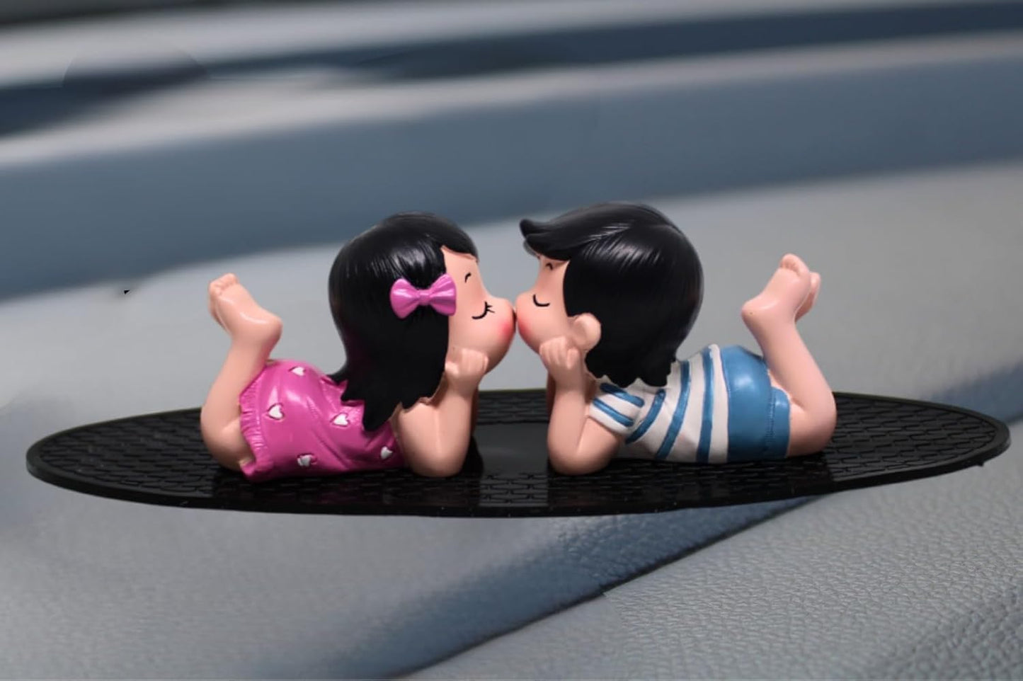YOURKARTS.COM Cute Couple Universal Anti-Slip Car Dashboard Pad - Multi-Color Sticky Rubber Pad with Superior Grip Technology (Cute Couple)