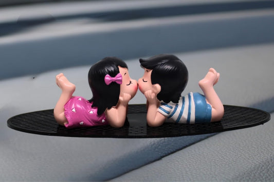 YOURKARTS.COM Cute Couple Universal Anti-Slip Car Dashboard Pad - Multi-Color Sticky Rubber Pad with Superior Grip Technology (Cute Couple)