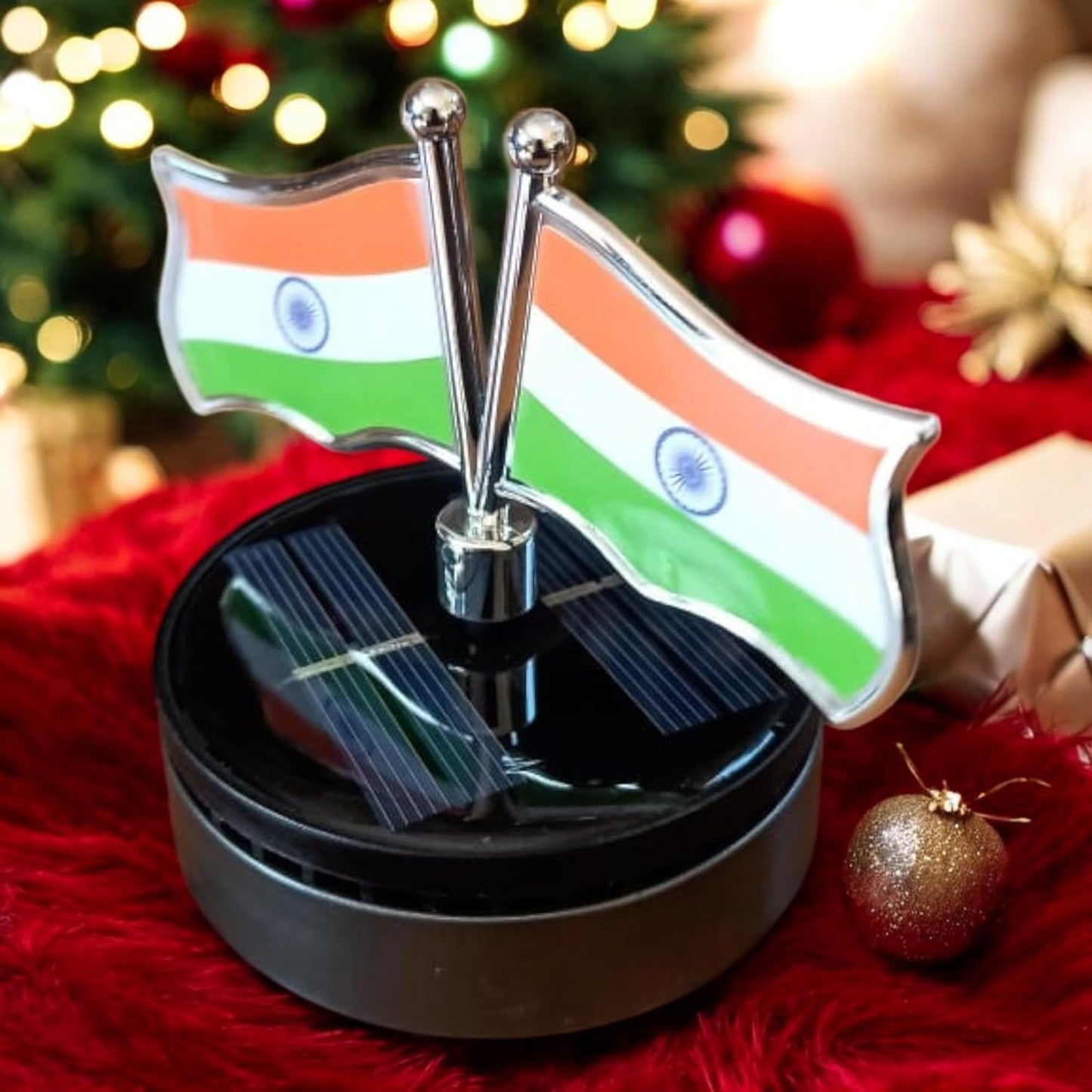 YOURKARTS.COM Solar-Powered Car Perfume with Dual Flag Design, Car and Desktop Decoration (Close Spread)