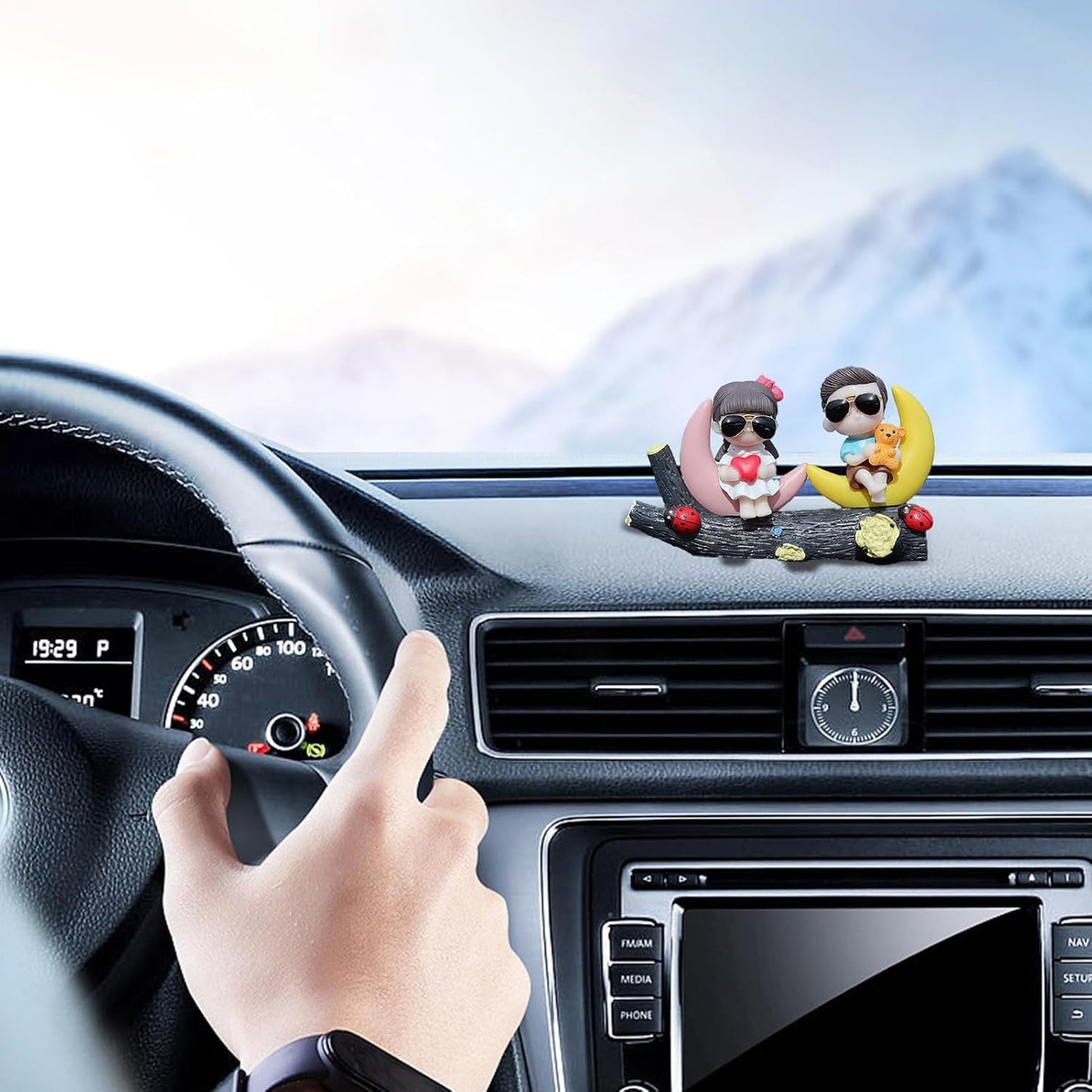 YOURKARTS.COM Decorative Figurine, Couple on Moon and Heart Shaped Bench, 15 cm (Couple on Moon)