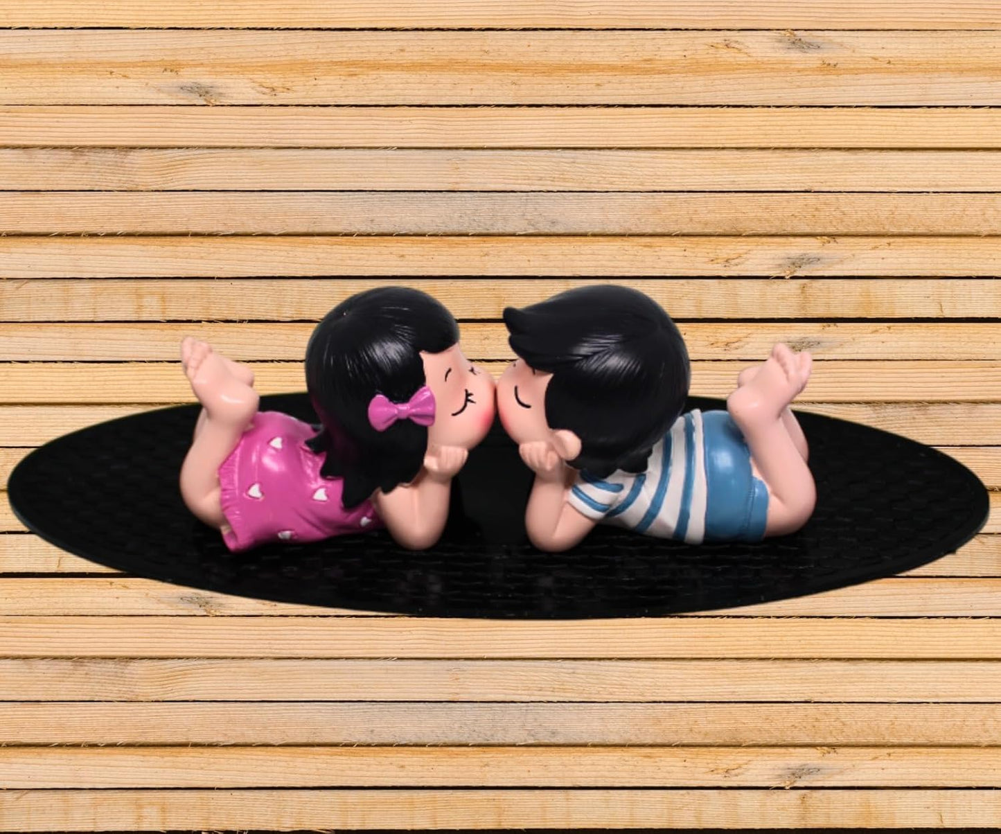 YOURKARTS.COM Cute Couple Universal Anti-Slip Car Dashboard Pad - Multi-Color Sticky Rubber Pad with Superior Grip Technology (Cute Couple)