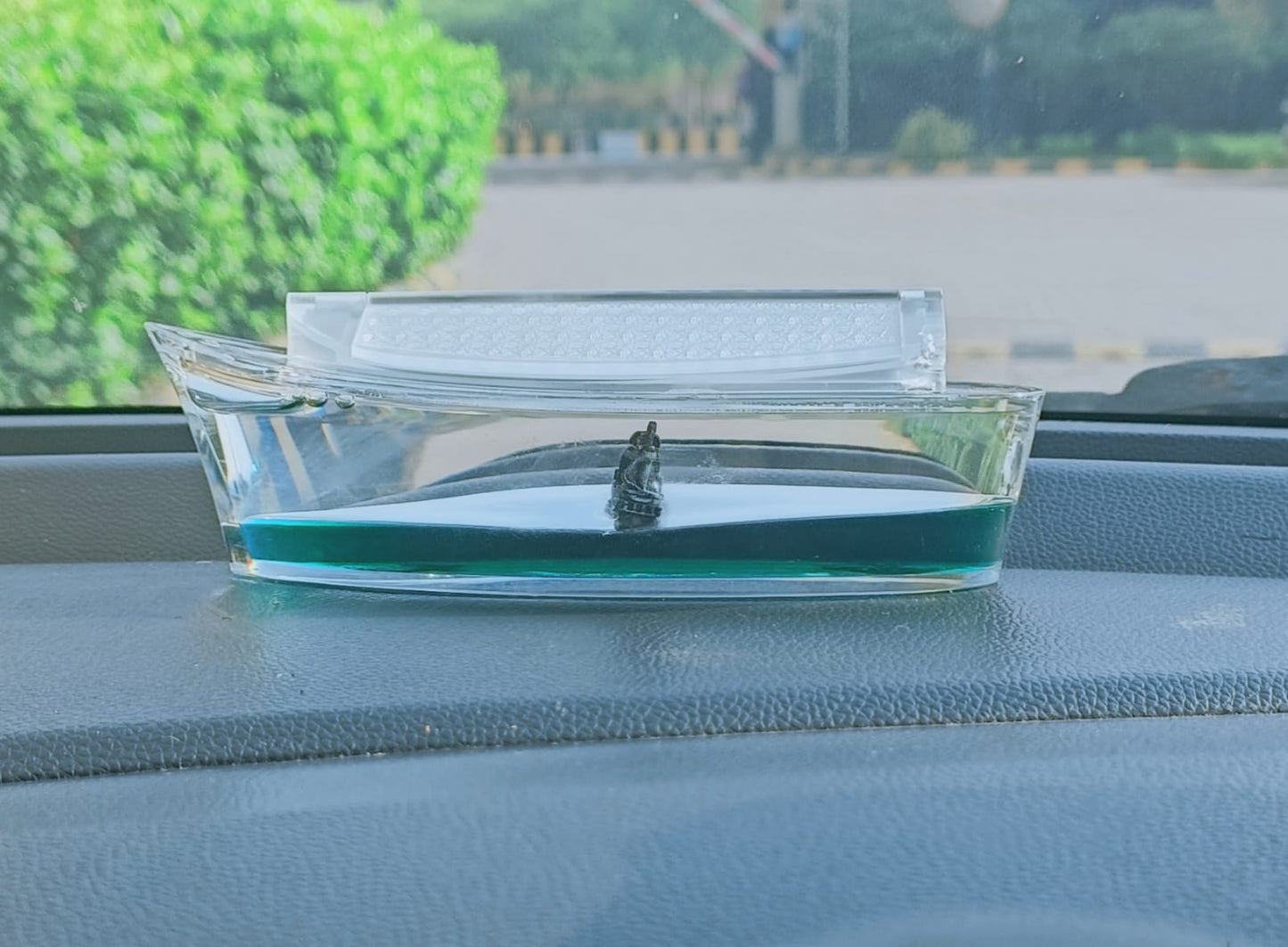 YOURKARTS.COM Car Liquid Wave Floating Ship Car Interior Dashboard Decorative Showpiece for Car Dashboard, Paperweight, Home Decor Decoration & Gift