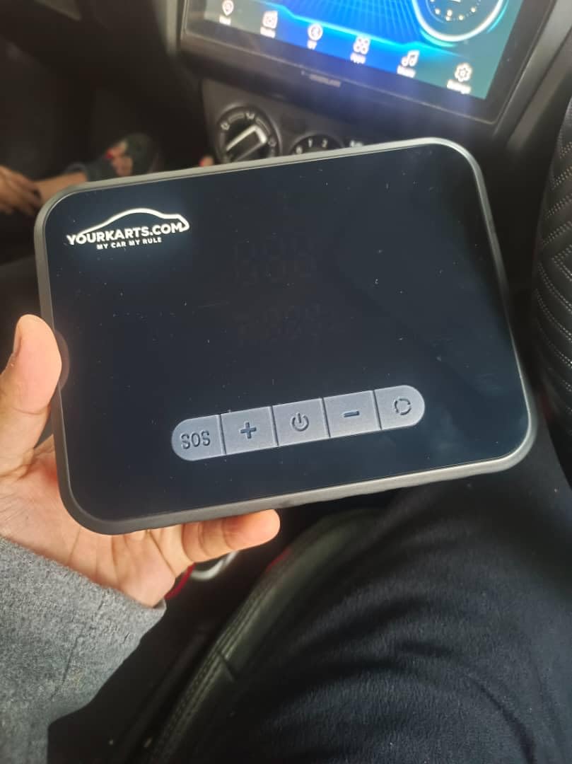 YOURKARTS.COM 2-in-1 Car Jump Starter & Tyre Inflator – 8000mAh Emergency Power Bank, 12V 1000A Peak Output, Dual USB Charging, LED Flashlight, 500A Start Current, 60W Air Compressor (CX-319)