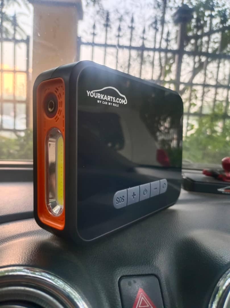 YOURKARTS.COM 2-in-1 Car Jump Starter & Tyre Inflator – 8000mAh Emergency Power Bank, 12V 1000A Peak Output, Dual USB Charging, LED Flashlight, 500A Start Current, 60W Air Compressor (CX-319)