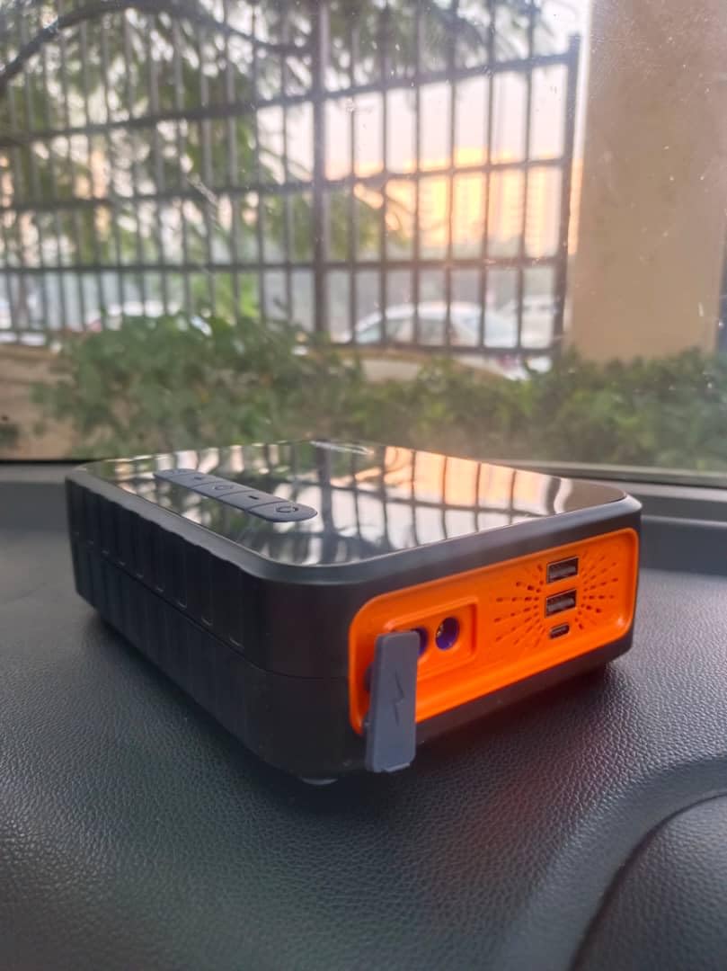 YOURKARTS.COM 2-in-1 Car Jump Starter & Tyre Inflator – 8000mAh Emergency Power Bank, 12V 1000A Peak Output, Dual USB Charging, LED Flashlight, 500A Start Current, 60W Air Compressor (CX-319)