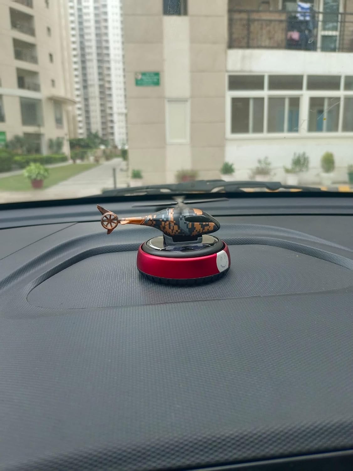 YOURKARTS.COM Solar Helicopter Shape Car Air Freshener (Red) – Essential Oil Diffuser for Dashboard, Office Table & Home Interiors car Accessories 2025