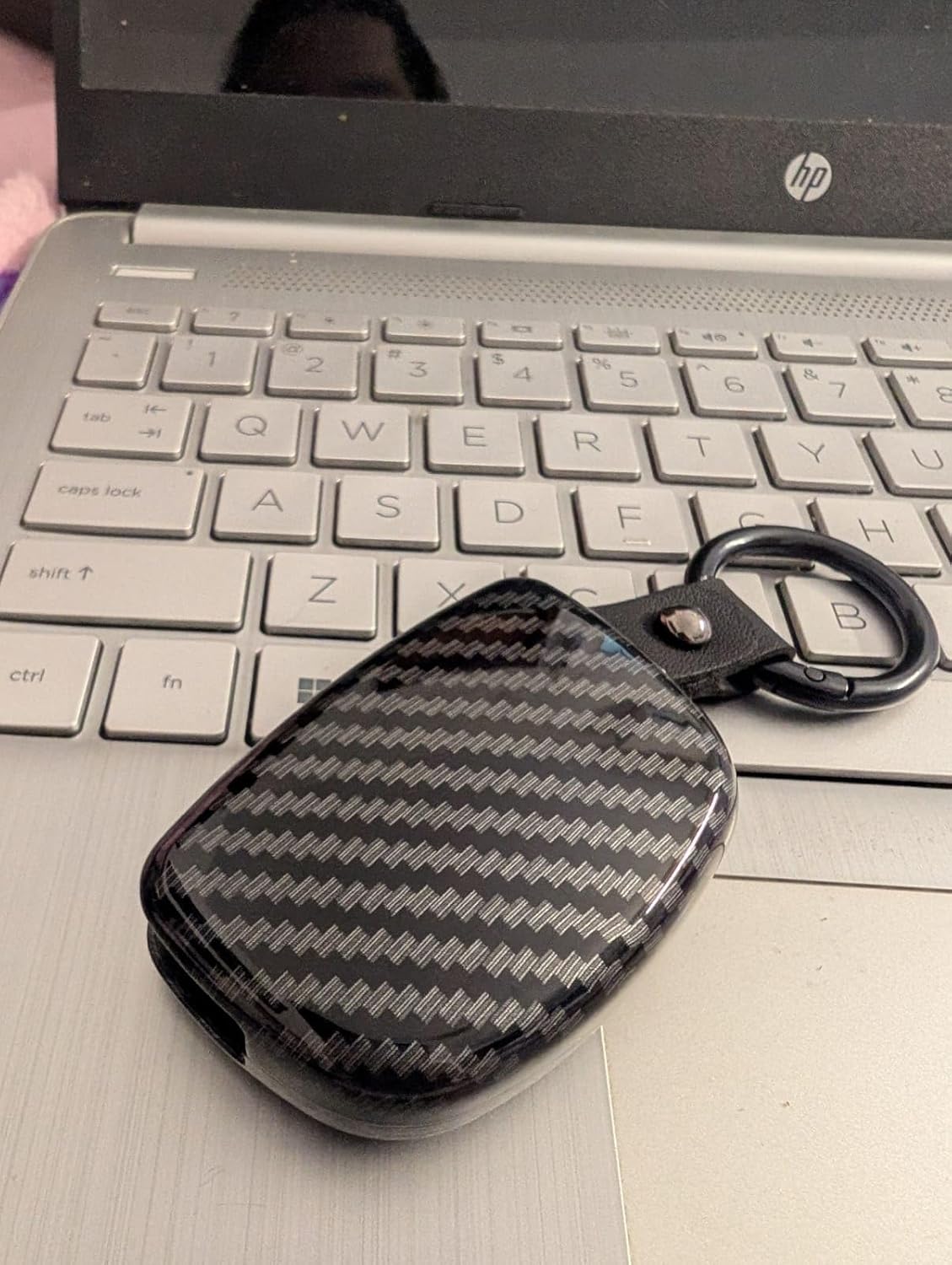 YOURKARTS.COM Car Key Cover Premium Carbon A+ Design – Compatible with Hyundai Grand i10 NIOS, Venue, i20, Aura, Creta 3 Button Smart Key Cover with Keychain Flip Key Shell (Carbon Strip)